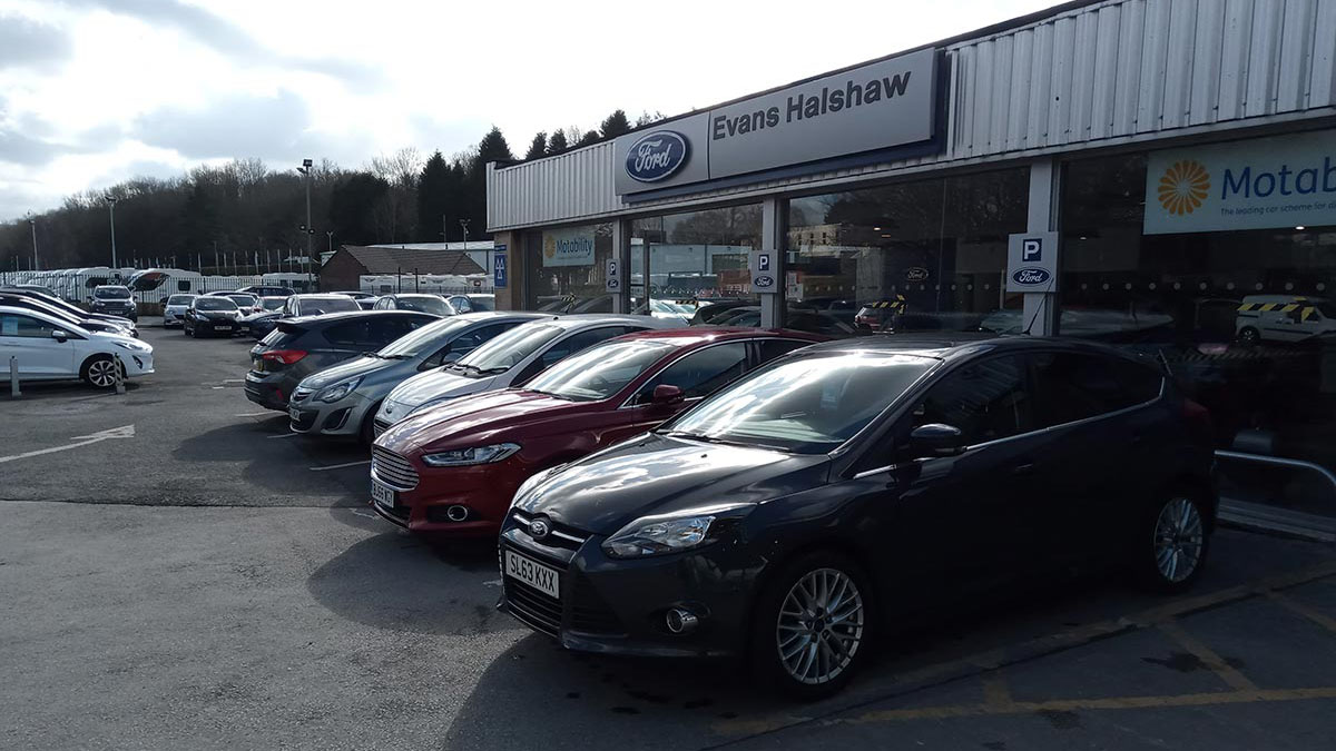 Front of the Ford Glossop dealership