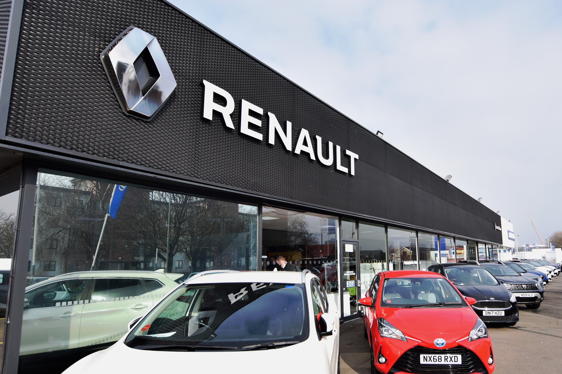 Front side view of the Renault Middlesbrough dealership